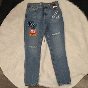 NWT No Boundaries Womens 5 High Rise Hobo Mom Jeans Blue Distressed Patches‎